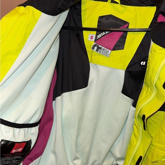 Women’s Armada Snowboard Jacket - Picture 3 of 6